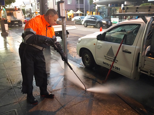 Pressure Cleaning Paves next to vehicle of Bardwell Pressure Cleaning